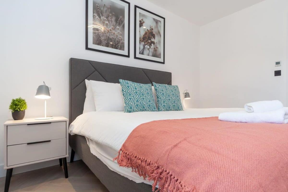 Modern 2 Bedroom Apartment In Wimbledon Londyn Zewnętrze zdjęcie