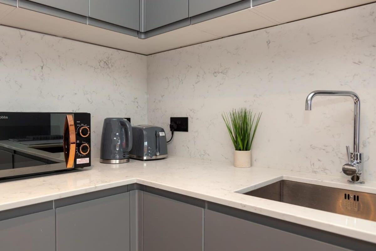 Modern 2 Bedroom Apartment In Wimbledon Londyn Zewnętrze zdjęcie