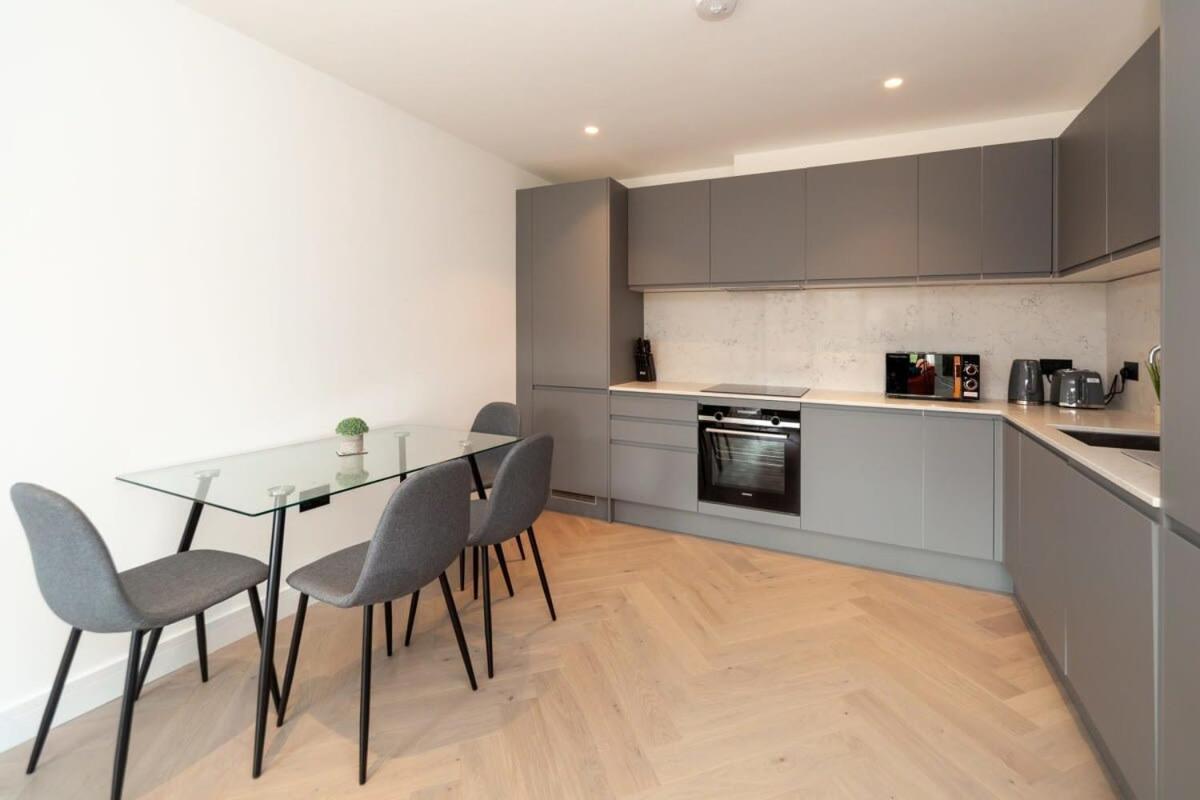 Modern 2 Bedroom Apartment In Wimbledon Londyn Zewnętrze zdjęcie